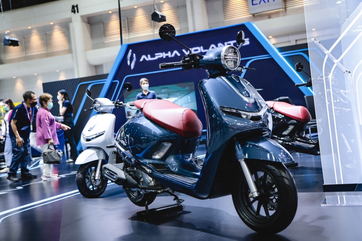 จับโฟกัสที่คันนี้ Alpha Volantis "Horizon 300" พรีเมียมสกู๊ตเตอร์คลาส