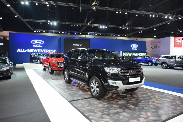 Ford เปิดตัว Everest รุ่นปี 2016 ภายนอกโดยรวมยังคงเหมือนรุ่นเดิมที่เพิ่งเปิดตัวไปได้ไม่นาน เครื่อง และเกียร์ ยังคงใช้ร่วมกับ Ford Ranger รุ่นปี 2015 พร้อมข้อเสนอ Yes Year-End Sale ทั้งส่วนลด และฟรีประกันภัยชั้น 1