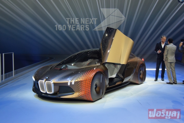 แน่นอนว่าในอนาคต “ยานยนต์ไร้คนขับ” จะเป็นสิ่งที่เกิดขึ้นบนท้องถนนแน่ๆ แต่คำถามอยู่ที่ จะเกิดขึ้นเมื่อไหร่ สำหรับค่าย บีเอมดับเบิลยู แล้ว คนขับจะยังเลือกขับเองได้เมื่อต้องการความสนุกในการขับขี่