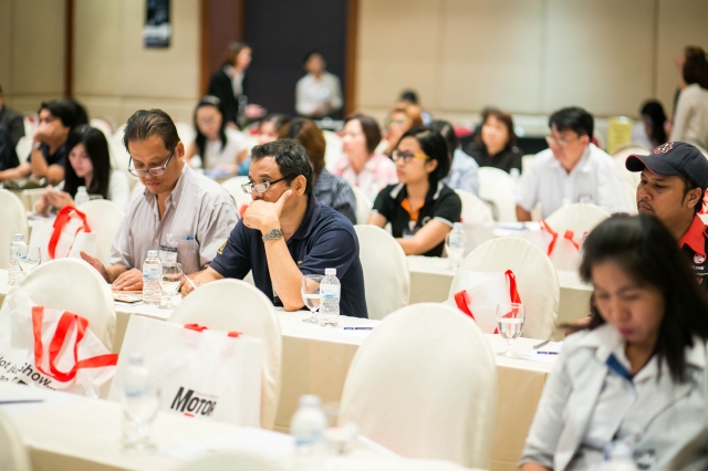 บริษัท สื่อสากล จำกัด ได้ริเริ่มโครงการ Motor Expo Professional Seminar พร้อมจัดการสัมมนาภายใต้หัวข้อ ประเทศไทยพร้อมก้าวสู่ยุคยานยนต์ไฟฟ้าแล้วหรือยัง? เพื่อสนับสนุนอุตสาหกรรมสินค้าที่เกี่ยวข้องกับยานยนต์ ด้วยการจัดอบรมสัมมนา กิจกรรมส่งเสริมการตลาด และ..