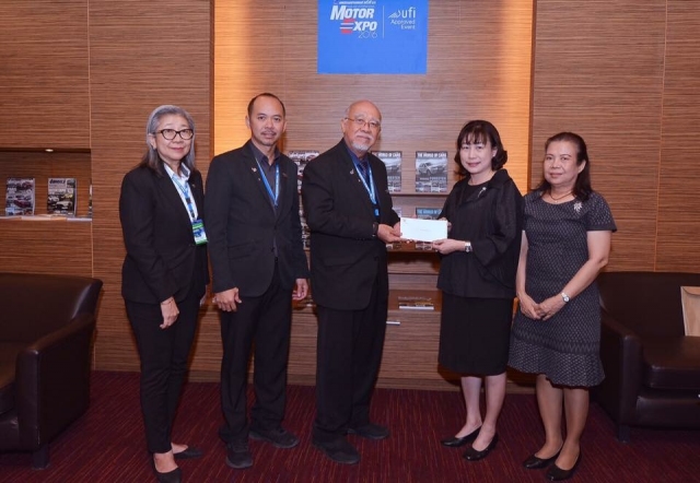 ขอบคุณทุกคำชื่นชม จากทุกๆ หน่วยงาน ขอบคุณทุกๆ ฝ่ายที่เกี่ยวข้อง เล็งเห็นความสำคัญร่วมกัน มองไปในทิศทางเดียวกัน ทำให้บรรยากาศงาน มหกรรมยานยนต์ ครั้งที่ 33 เต็มไปด้วยความงดงาม