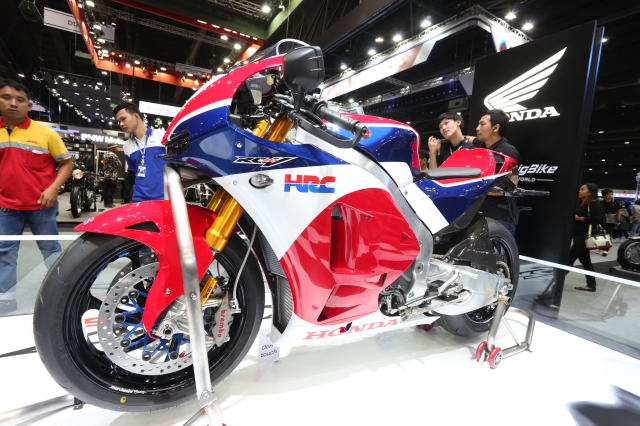 Motorcycles Zone ในงานมหกรรมยานยนต์ครั้งที่ 33 / Motor Expo 2016 มีมอเตอร์ไซค์หลากหลายสไตล์เข้าร่วมแสดงและจำหน่าย  และโอกาสนี้เราตั้งใจรวบรวมรถ สายหล่อ หรือ สปอร์ต ฟูลแฟริ่ง