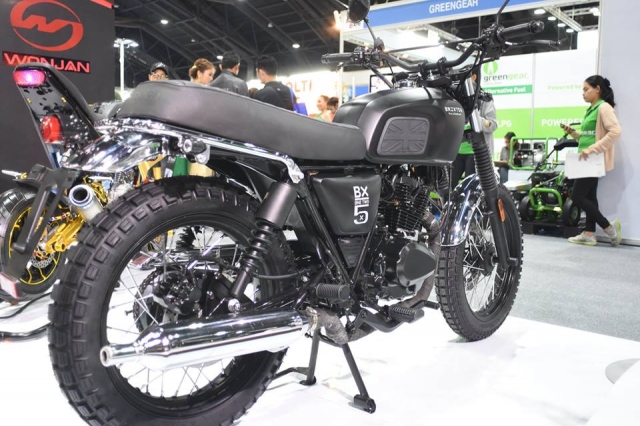 บริษัท นครไทยมอเตอร์ จำกัด เจ้าของมอเตอร์ไซค์แบรนด์ไทย อย่าง NKT เข้าร่วมงาน Motor Expo 2016 เป็นปีแรก และพวกเขาก็ได้นำรถมาเปิดตัวหลายรุ่น หนึ่งในนั้นคือ BRIXTON BX One Two 5 (มีรุ่น150 ด้วย)